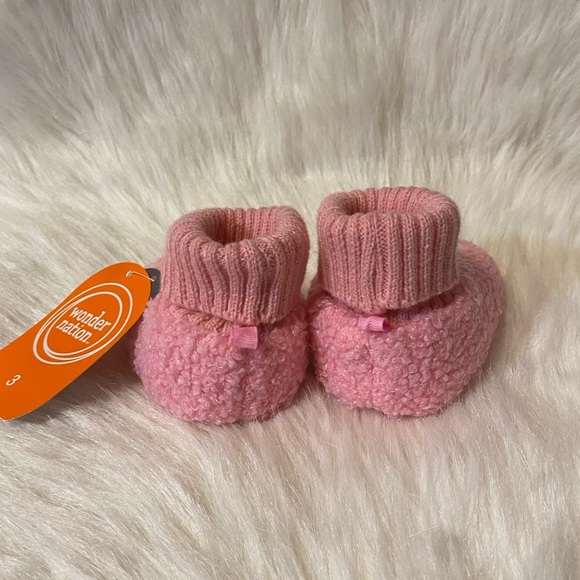 Wonder Nation Slippers Girls Size 3 Pink Fuzzy Rainbow Bootie Shoes NEW - Picture 3 of 5
